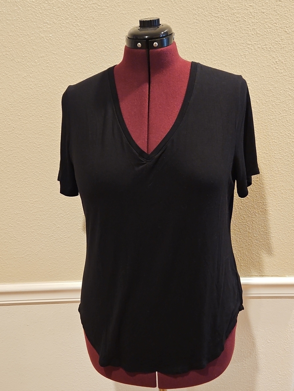 Old Navy Black V-Neck Short Sleeve Tee